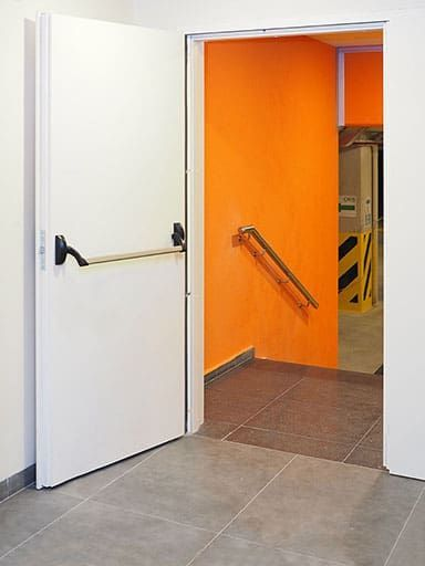 Pintu Darurat dalam Gedung Komersial: Kewajiban atau Pilihan?