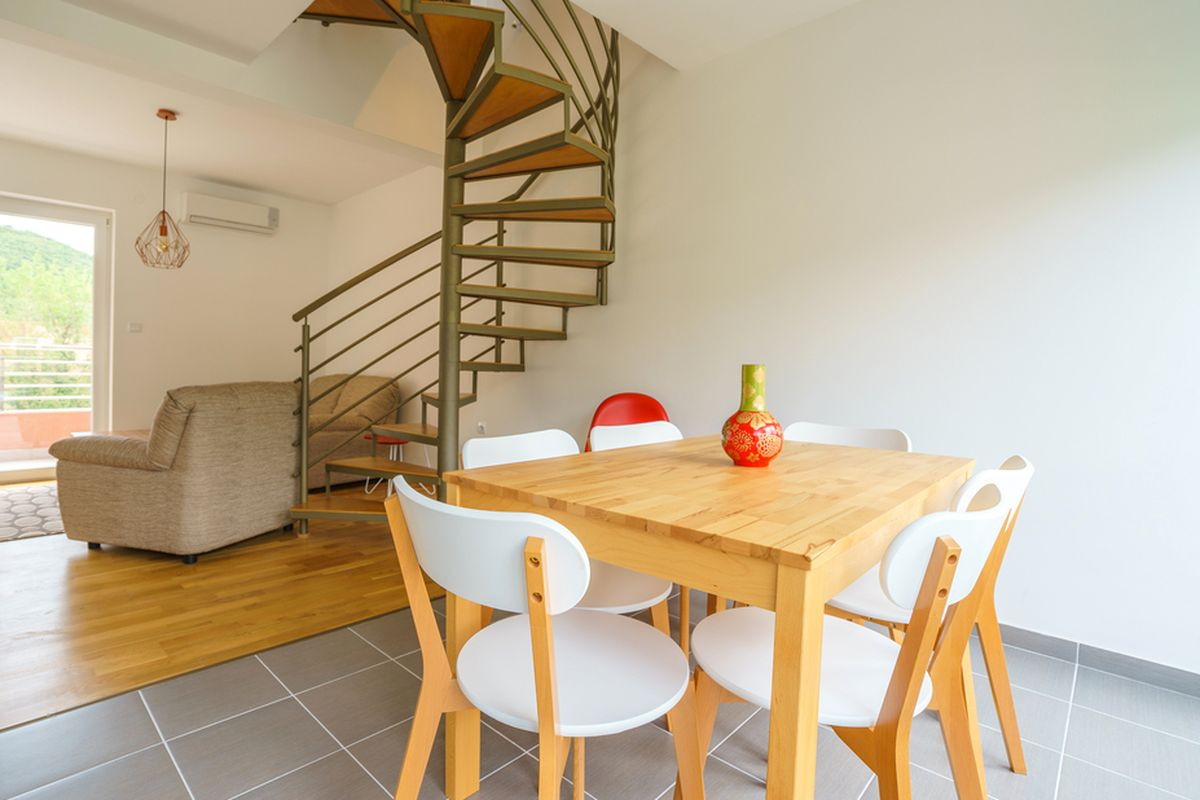 6 Rekomendasi Railing Tangga yang Bisa Anda Pilih