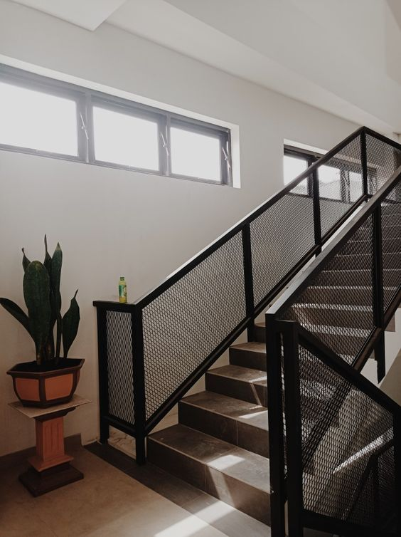 Berapa Ukuran Anak Tangga yang Ideal Biar Nggak Capek Nanjak?