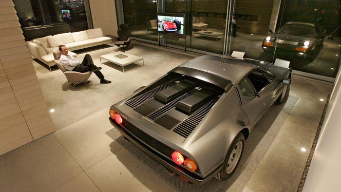 Ide Pintu Garasi Mobil Minimalis Multifungsi, Bisa Buat Ruang Tamu