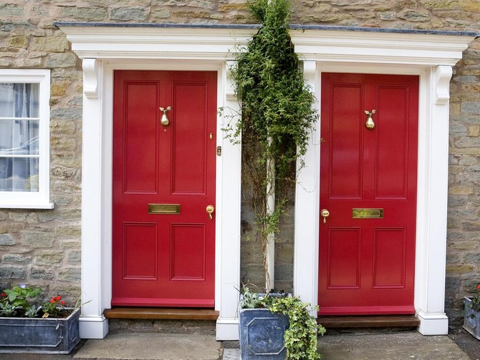 5 Alasan Rumah di Amerika Gunakan 2 Pintu Berbentuk Sama  