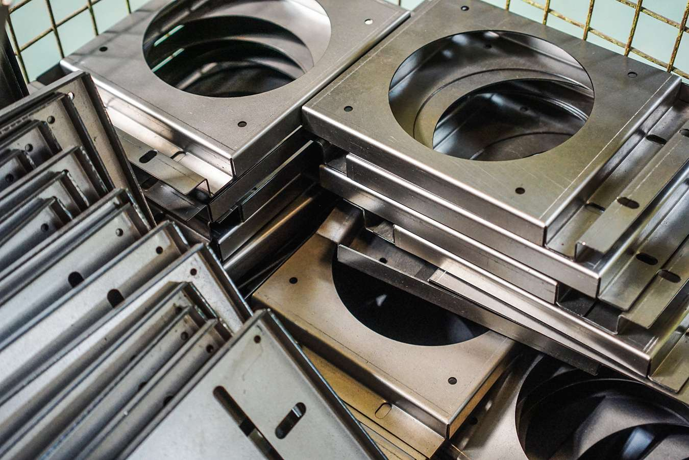 4 Jenis Material Besi Terbaik untuk Pembuatan Furniture Impian